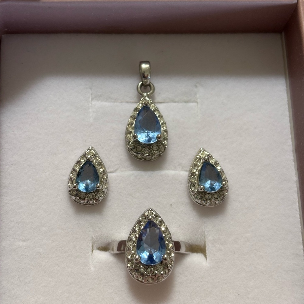 Elegant Blue and Silver Jewelry Set